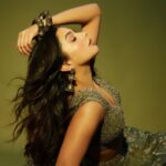Tanya Hope Instagram - Down with love 🤒 @sashajairam @makeupbyriddhima @souravroy_1999 @sheefajgilani