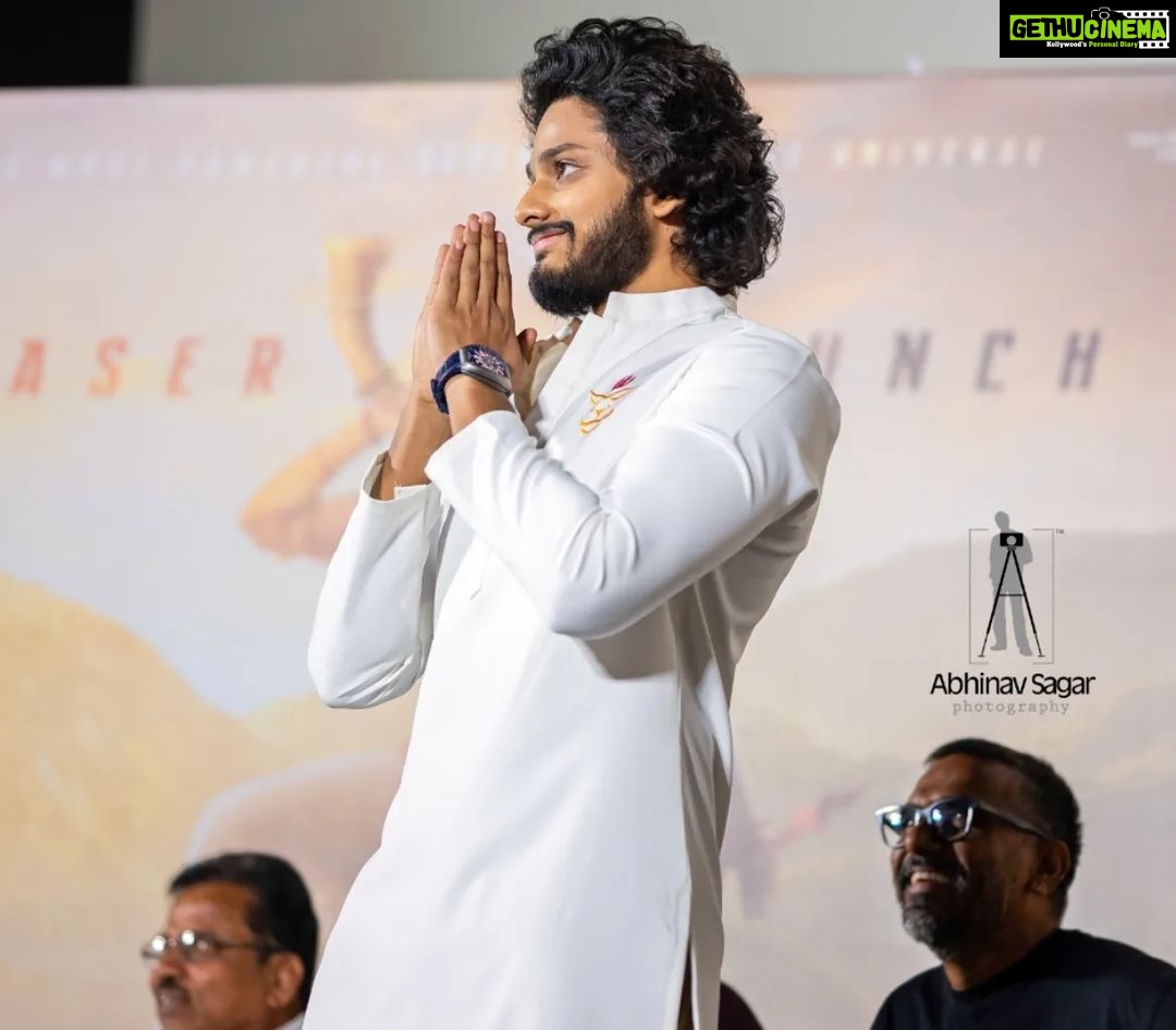 Teja Sajja - 48.6K Likes - #HanuManTeaser Launch
Special mention to @shreyasgroup for the SuperHeroes Setup
Designed by @varunchakkilam
Clicked by @abhinavsagarphotography
Styled by @lankasanthoshi
