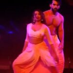 Tejaswi Madivada Instagram – What if body and soul performs together?🫣🫣♥️
 
Comment your love here ! ⬇️

Hair & makeup @noveltalesofbeauty @sai_hairstylist 

#reels #telugu #danceshow #dance #bodyandsoul #besties #bbjodi #realityshow