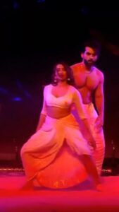 Tejaswi Madivada Instagram - What if body and soul performs together?🫣🫣♥️
 
Comment your love here ! ⬇️

Hair & makeup @noveltalesofbeauty @sai_hairstylist 

#reels #telugu #danceshow #dance #bodyandsoul #besties #bbjodi #realityshow