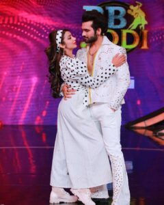 Tejaswi Madivada Instagram - Retro special 🕺🏻💃🏼
Don’t miss to watch bb jodi today at 9pm 😍

Hair &makeup @noveltalesofbeauty @sai_hairstylist 

#retro #retrolook #shoot #reality #show #akhilsarthak #tejaswi