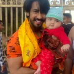 Thakur Anoop Singh Instagram – Amidst some fans interactions at Ujjain, I couldn’t resist holding this little baby outside the temple! Look at this marshmallow!!! 😍