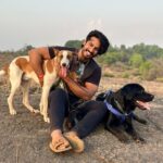 Thakur Anoop Singh Instagram - It’s GOOD FRIDAY. Celebrating Love, warmth and togetherness with my 2 sons Bruno 🐶 and Shadow 🐕 #ThakurAnoopSingh