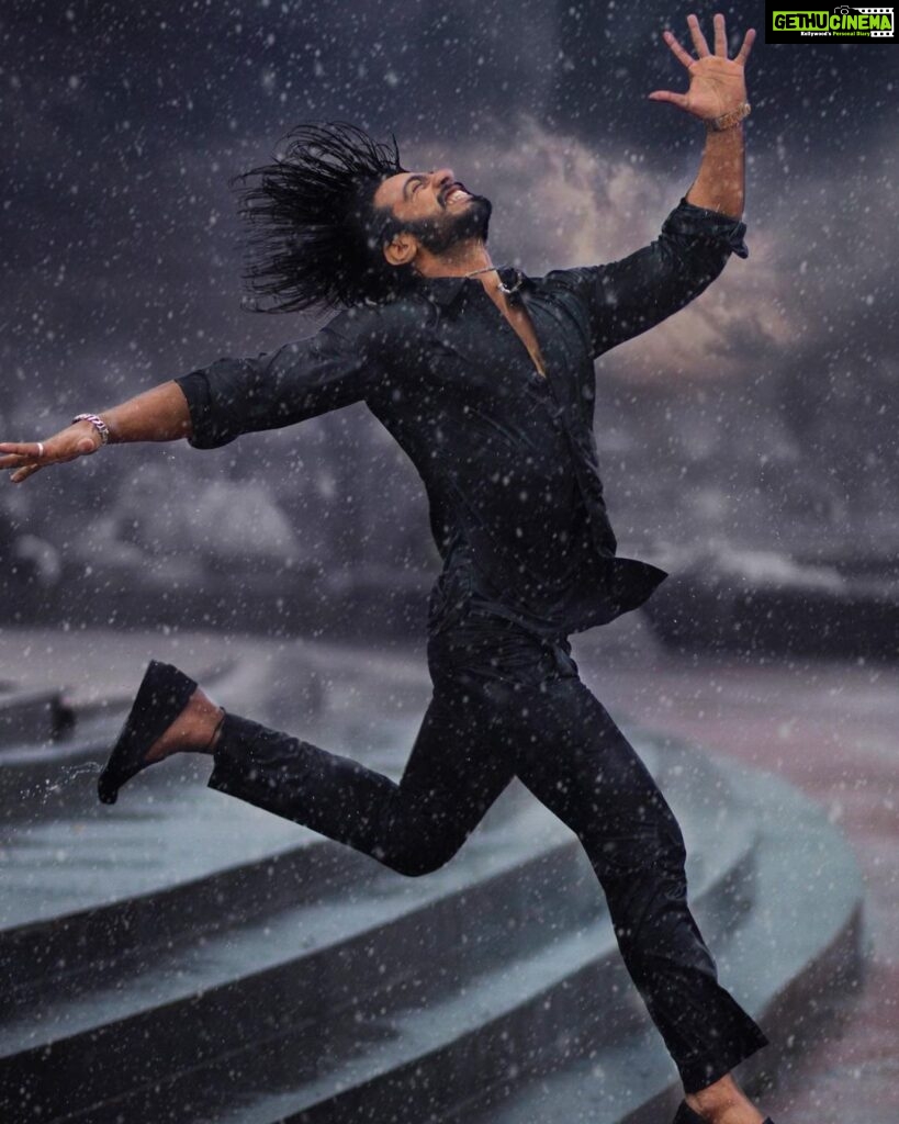 Thakur Anoop Singh Instagram - Dancing in the rhythm of raindrops. In #Mumbairains