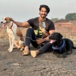 Thakur Anoop Singh Instagram - It’s GOOD FRIDAY. Celebrating Love, warmth and togetherness with my 2 sons Bruno 🐶 and Shadow 🐕 #ThakurAnoopSingh