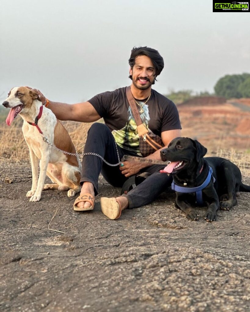 Thakur Anoop Singh Instagram - It’s GOOD FRIDAY. Celebrating Love, warmth and togetherness with my 2 sons Bruno 🐶 and Shadow 🐕 #ThakurAnoopSingh