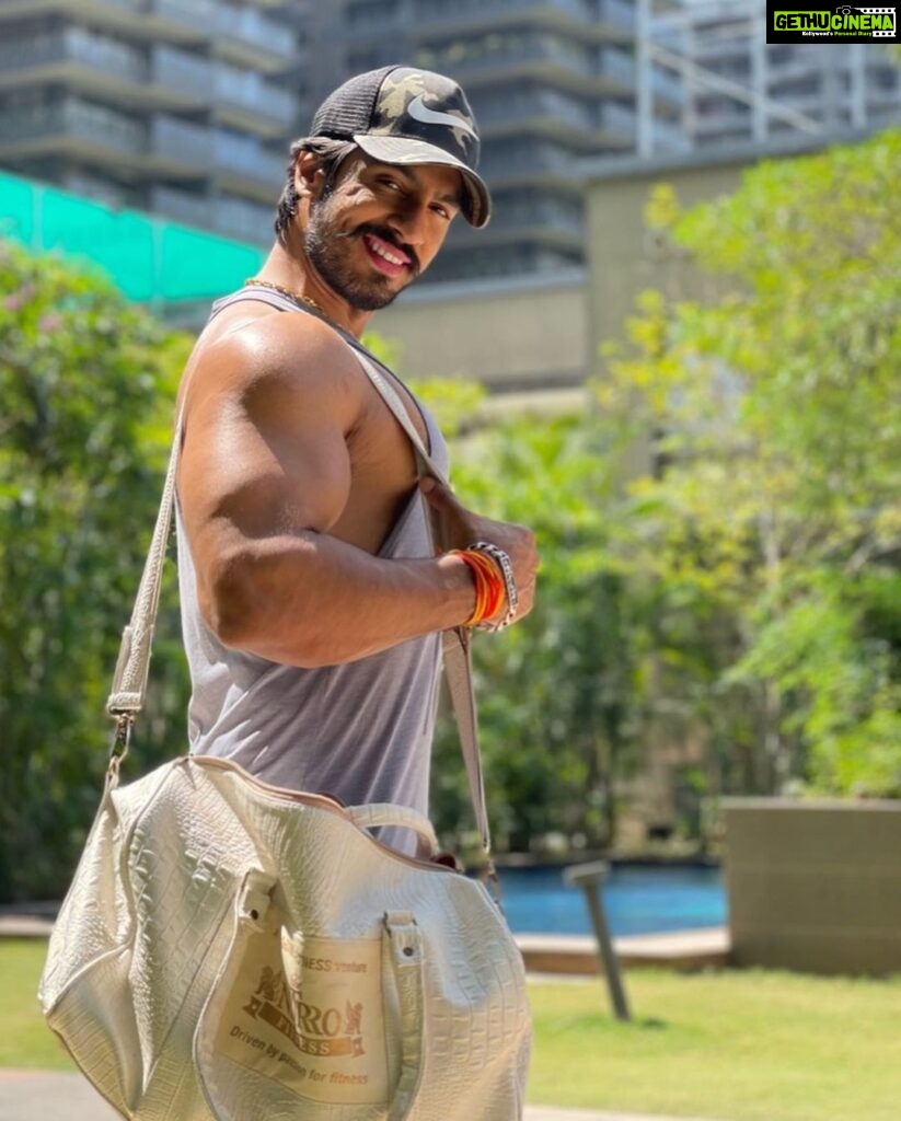 Thakur Anoop Singh Instagram - Each new day is a new opportunity to improve yourself. Take it and make the most of it! Carve your own niche, coz not one gives a shit about you! Fight and make your place is the only way going forward! 💥