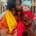 Thakur Anoop Singh Instagram – Amidst some fans interactions at Ujjain, I couldn’t resist holding this little baby outside the temple! Look at this marshmallow!!! 😍