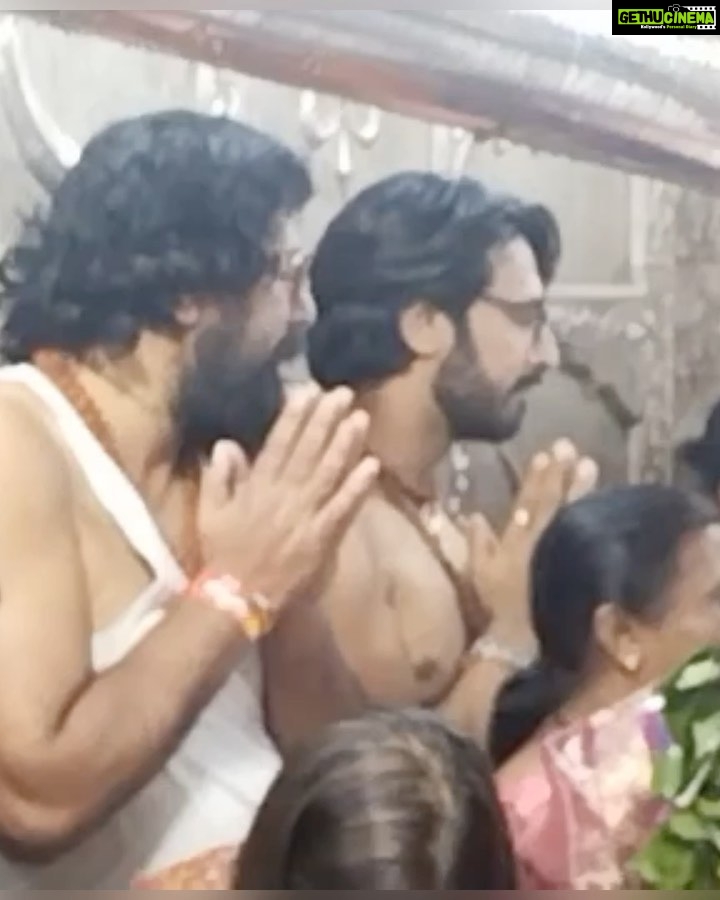 Thakur Anoop Singh Instagram - Ujjain ke Mahakaleshwar Darshan kiye Aur Subah Subah Ki bhasm aarti bhi attend Ki. What a divine feeling to be blessed by lord shiva himself. Shivling par ka haar mere gale main daalke he not only blessed but also assured me that ALL IS WELL! Ujjain,mahakaleshwar Temple