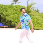 Thakur Anoop Singh Instagram – Nothing like getting out fresh from the ocean of ecstasy and beauty! #Maldives 

Some amazing shots by photographer @naizuhh 
Arranged by @sagarjustcelebrity 
Outfit brand : @beyondbluebymansipatel Ohluveli, Maldives