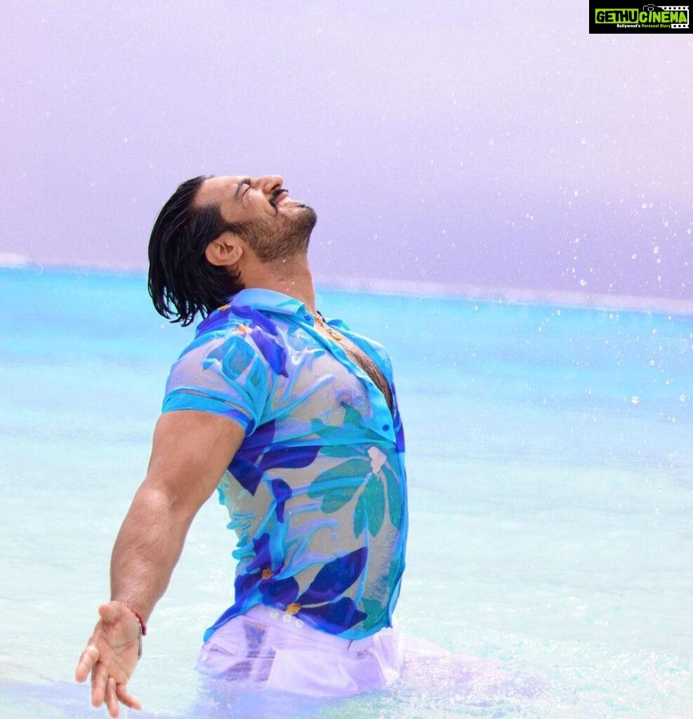 Thakur Anoop Singh Instagram - Smell the sea, face the sky! Let your spirit free and fly! #Traveldiaries #Maldives