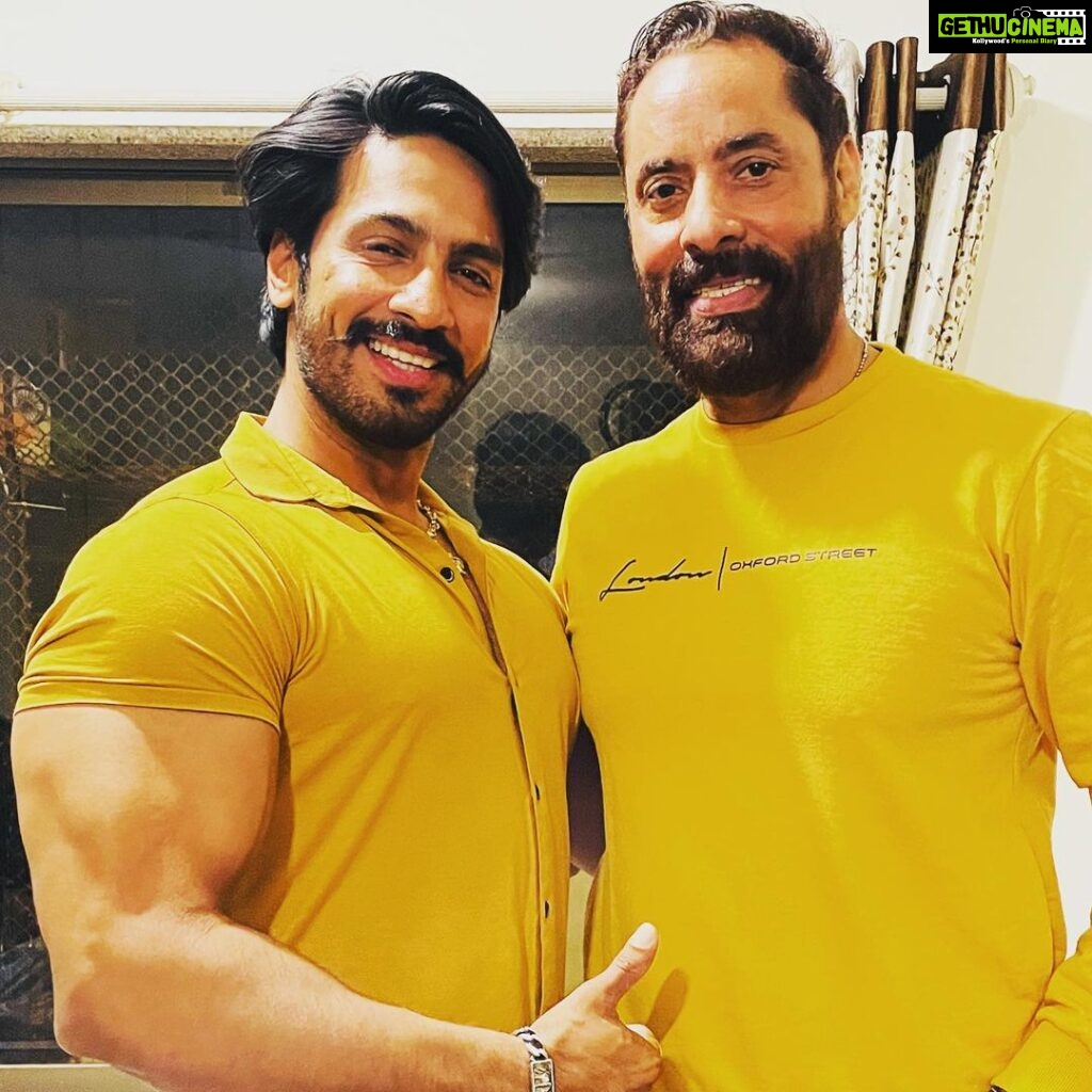 Thakur Anoop Singh Instagram - Nice to see you after long dear friend, gold medalist🥇, pilot, actor, singer @thakur_anoopsingh 💕 . . #bodybuilding #body #bodybuilder #pilot #actors #actorlife #singers #shajichoudhary
