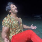 Thakur Anoop Singh Instagram - The island of Maldives, the waves 🌊, the ocean, the moon light and me and some 90’s nostalgic @sonunigamofficial songs… what else could I have asked for!!! #DeewanaTera Sun Siyam Olhuveli