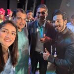 Thakur Anoop Singh Instagram - With Real Life Dangal girl & National gold medalist @sangeetaphogat57 ji , Honourable Transport Minister Shri @gadkari.nitin ji and Paralympics Javelin Gold medalist and “Padma Bhushan” Awardee Shri @devendra_jhajharia_ ji at Khasdaar Krida Mahotsav last night. Nagpur