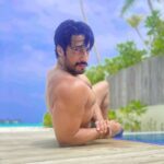 Thakur Anoop Singh Instagram - Wishing all a very happy weekend from Maldives 🏝️ where mandatory beach photos are a must! Self timed photos that look great Lekin lene main 10 secs main 10 baar bhaag ke letna padaa so plz appreciate my efforts 😄!! Thanks to @tournivalofficial @beingzakirhussain @anyelp @whitelotus @tournivalatmaldives @tournivalofficial Sun Siyam Olhuveli