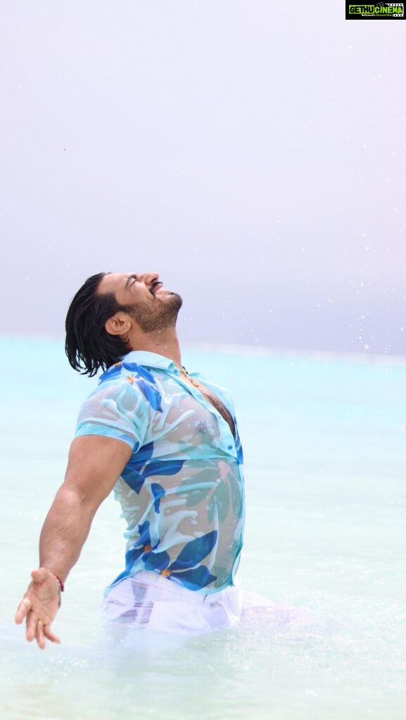 Thakur Anoop Singh Instagram - Summers were about to hit and i had couple of ideas in my mind. Bang on, at the same time @thakur_anoopsingh wanted stand out collection for his Maldives Trip. Turning my ideas into reality and here we go with our Holiday Summer collection. . . #latestfashion #summercollection #anoopsinghthakur #maldives #holidaycollection #fashion #fashionweek #beyondbluebymansipatel #instareels #bollywoodfashion #reelsindia