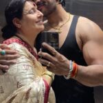 Thakur Anoop Singh Instagram - 🧿 nazar na lage maa ko Kabhi! Apna jo kuch hai maa hai!! #HappyMothersDay to all the lovely mothers who raised us and made us so capable! Hats off 🫡