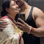 Thakur Anoop Singh Instagram – 🧿 nazar na lage maa ko Kabhi! Apna jo kuch hai maa hai!! #HappyMothersDay to all the lovely mothers who raised us and made us so capable! Hats off 🫡