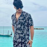 Thakur Anoop Singh Instagram - Immersed myself in the boundless embrace of the ocean's serenity where time stops and soul talks. #Thakuranoopsingh Outfit by @talwinder_singhofficial Courtesy @osmoholidays @transmaldivian @fushifaru #Maldivestourism #serene #beach #peace #soul #island #fushifaru #maldives #gateaway Fushifaru Maldives