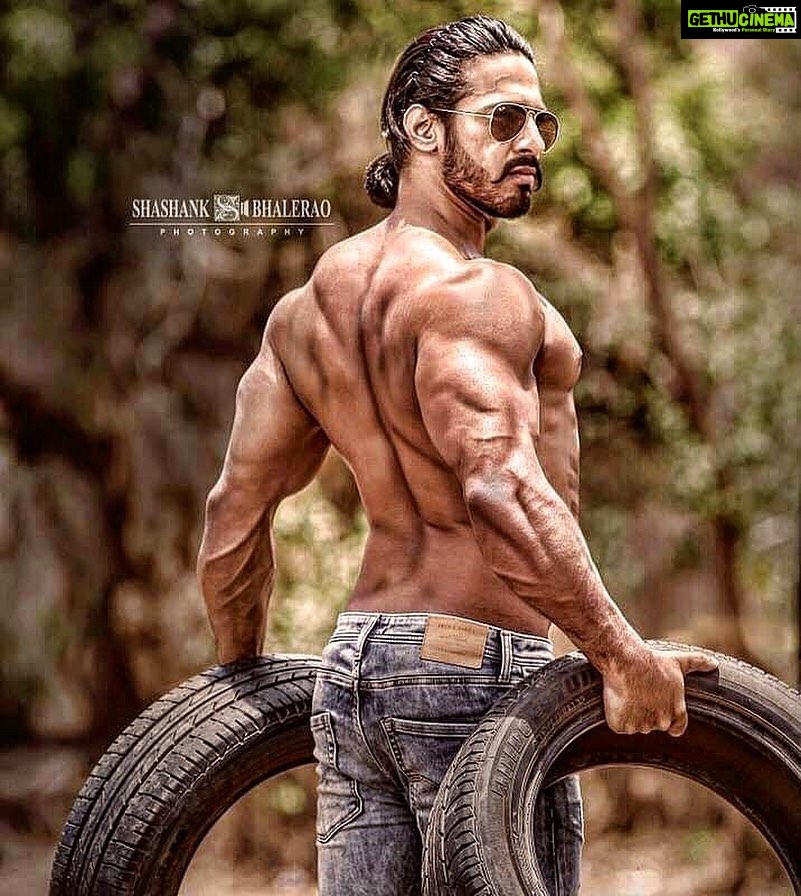 Thakur Anoop Singh Instagram - It’s a shame to grow old without knowing what your body is capable of achieving! #Powerfulvibes #thakuranoopsingh