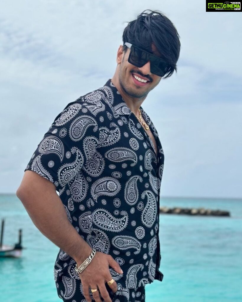 Thakur Anoop Singh Instagram - Immersed myself in the boundless embrace of the ocean's serenity where time stops and soul talks. #Thakuranoopsingh Outfit by @talwinder_singhofficial Courtesy @osmoholidays @transmaldivian @fushifaru #Maldivestourism #serene #beach #peace #soul #island #fushifaru #maldives #gateaway Fushifaru Maldives