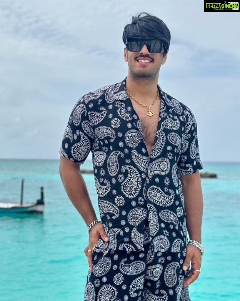 Thakur Anoop Singh Instagram - Immersed myself in the boundless embrace of the ocean's serenity where time stops and soul talks. #Thakuranoopsingh Outfit by @talwinder_singhofficial Courtesy @osmoholidays @transmaldivian @fushifaru #Maldivestourism #serene #beach #peace #soul #island #fushifaru #maldives #gateaway Fushifaru Maldives
