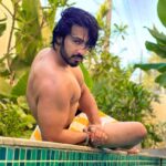 Thakur Anoop Singh Instagram – Me time Pool side sunbathing in Goa 🏝️ 
At this amazing resort called @romeolanegoa 
In Vagator, Goa by @saurabhluthra16 @luthragaurav @__vipulgupta
