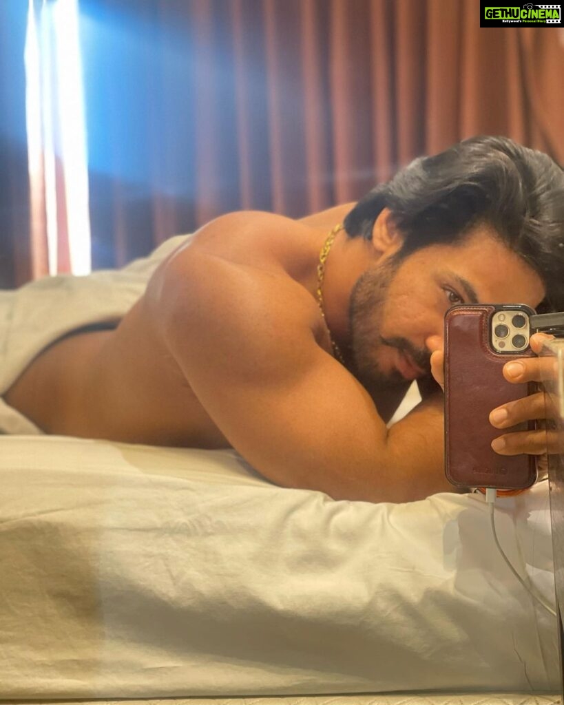 Thakur Anoop Singh Instagram - Lethargic Weekend has me in bed all day doing nothing but netflix & chill.