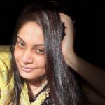 Toral Rasputra Instagram - Maybe all that matters is your light and how you love their darkness. ✍️ ~ @words.and.roses . . . #beyou #bepositive #behappy #keepgoing #keepsmiling #believeinyourself #stayfocused #staycalm #liveinthemoment #lifeisbeautiful