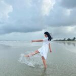 Toral Rasputra Instagram - Live life with no regrets……❤️ . . . #beyou #behappy #keepgoing #keepsmiling #stayfocused #staycalm #believeinyourself #liveinthemoment #lifeisbeautiful