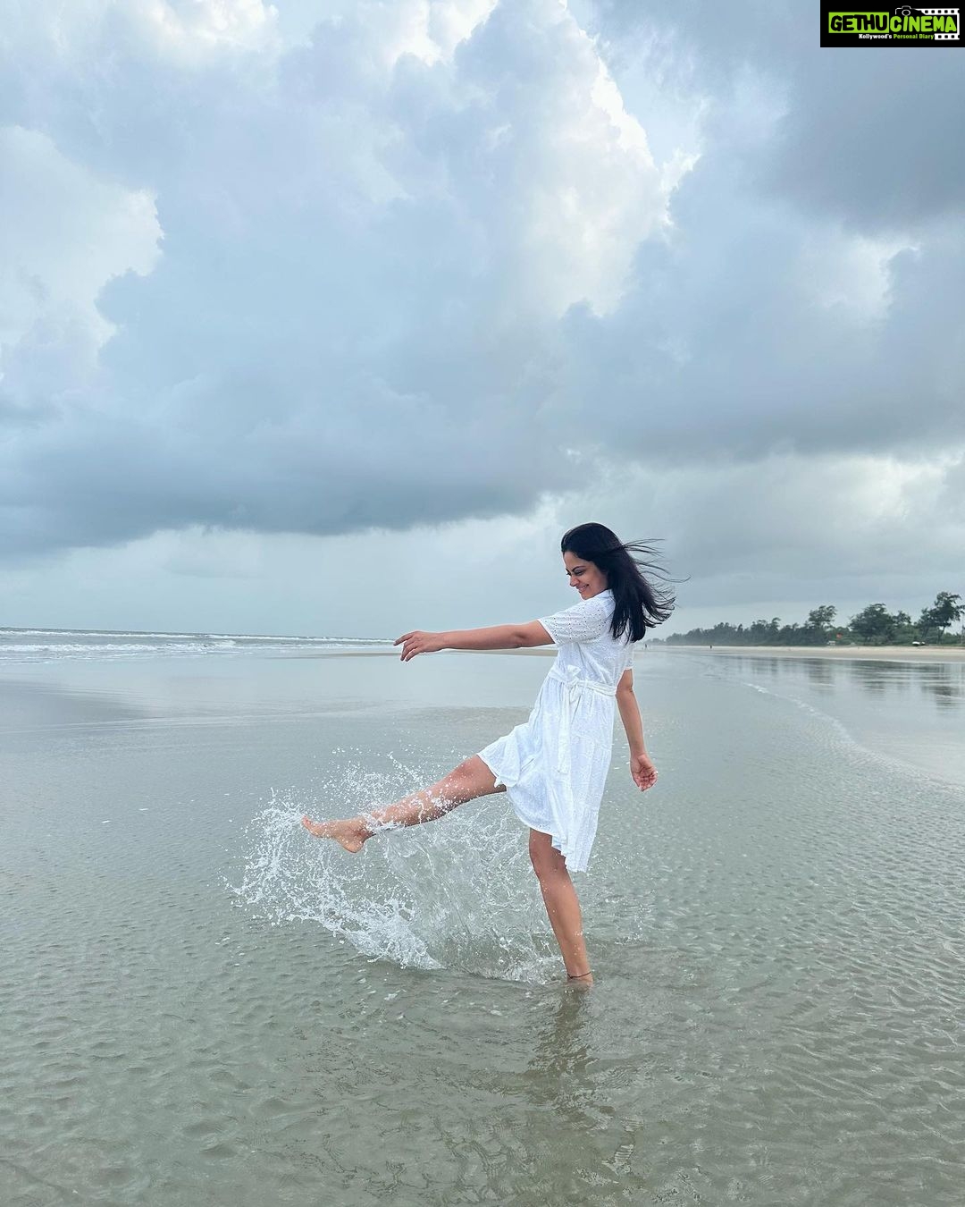 Toral Rasputra Instagram - Live life with no regrets……❤️ . . . #beyou #behappy #keepgoing #keepsmiling #stayfocused #staycalm #believeinyourself #liveinthemoment #lifeisbeautiful