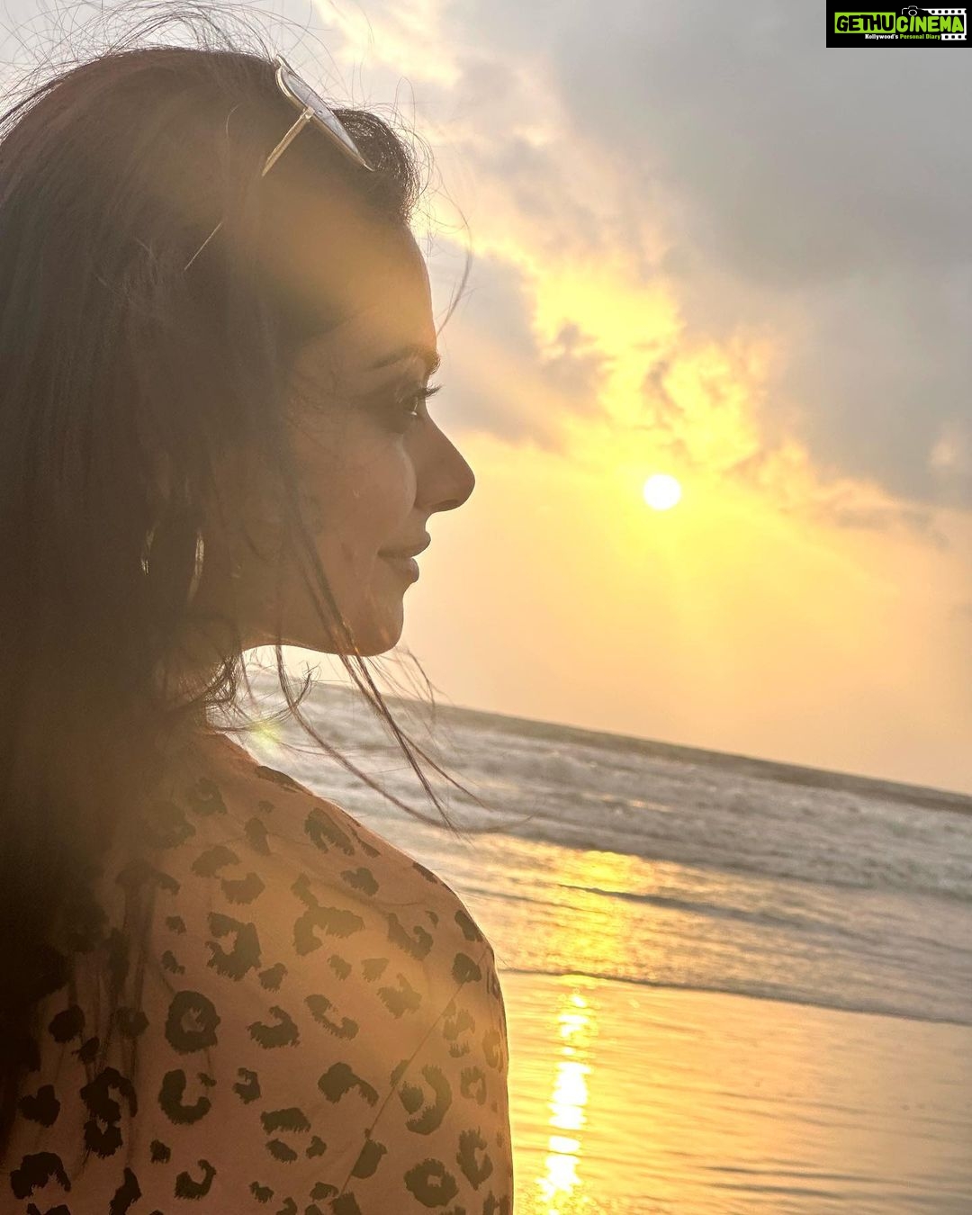 Toral Rasputra Instagram - पर तेनु जरुर मिलांगी……..❤️ . . . #beyou #bepositive #behappy #keepgoing #keepsmiling #stayfocused #staycalm #belileveinyourself #liveinthemoment #lifeisbeautiful