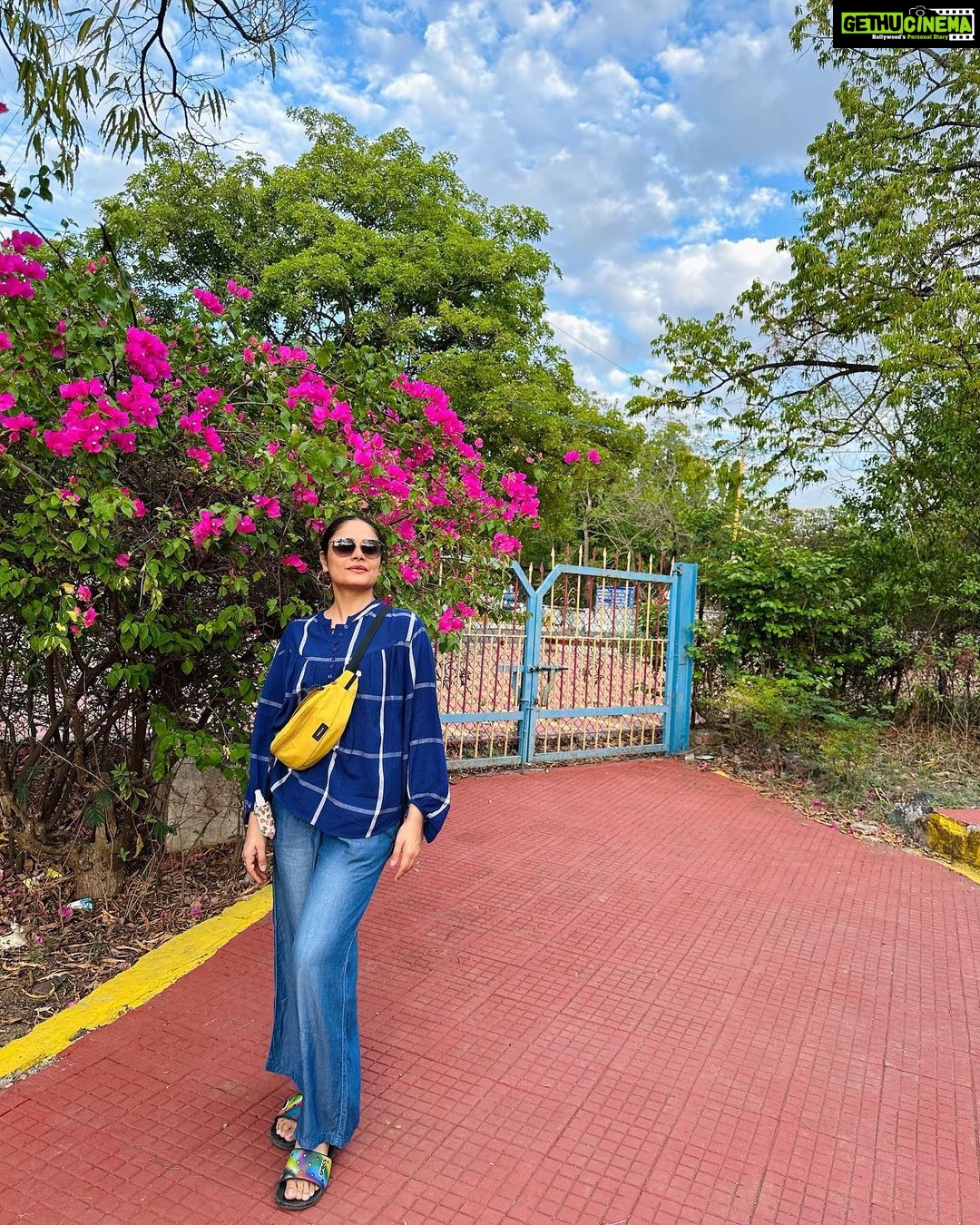 Toral Rasputra Instagram - 🌸 . . . #beyou #bepositive #behappy #keepgoing #keepsmiling #believeinyourself #stayfocused #staycalm #liveinthemoment #lifeisbeautiful