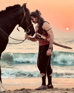 Tovino Thomas Instagram - An epic experience concludes. 
After 110 days of shooting, it's the end of my schedule for Ajayante Randaam Moshanam. @armthemovie "Epic" is surely not an understatement because for starters - it's a period movie genre; but more than that, the experience was indeed larger than life for me. It feels like I'm emerging from an era - transformed for the better. ARM was a story that had got us excited way back in 2017. And as often happens with dreams, it faced delays in taking off in the way it was meant to be. But here I am, signing off after a shoot that was fun, joyful, satisfying, demanding and above all, a continuous learning experience! While I learned a host of new skills from this movie - including Kalarippayatt and Horse riding ,I also had to unlearn  and learn many things about acting to embrace newer and better elements. I'm enacting three distinct roles in ARM, so everything was multidimensional for me. And I was surrounded by many dear friends as cast and crew, which made life easier even during the most challenging schedules. I made a lot of memories and new friends, and strengthened many too. Another big takeaway from ARM is Kasargod - the absolute charm it held. Months of living here eased through the support of the people and many smiles that have become familiar now. Thank you Kasargod for being a home. Bidding goodbye to the wonderful place and the amazing team - but I'll be back. The movie looks amazing, which means it's a waiting phase from now to see how you all enjoy it in theatres. Wishing the best to everyone. It's a dream. Hoping it becomes real.
Lots of love,

Tovi

@armthemovie 
@jithin_laal 
@ibasiljoseph 
@jomontjohn 
@sujithnambiar80
@shameer__muhammed 
@deepupradeep_
@dhibuninanthomas
@dipil_dev
@shaneemz 
@sreelalmanohar 
@sharathknair
@sreejith_balagopalan 
@alan_p_john
@aravind_sg
@_fayas_jahan_
@bharathgopinadhan
@nithin_19nair
@daas_koko
@sreebaln
@dopsudev
@anish.ravindran.73