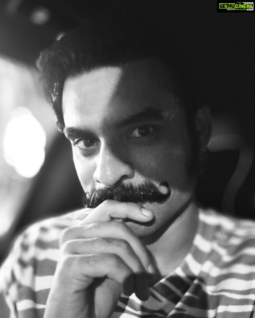 Tovino Thomas Instagram - 🖤 #handlebarmoustache #mustachio #mymoustacheworksout😁#moustachedoublebiceps Karaikkudi, Tamil Nadu, India