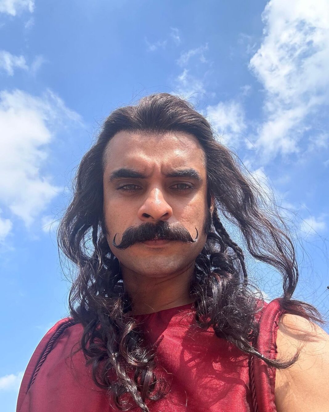 Tovino Thomas Instagram - An epic experience concludes. After 110 days of shooting, it's the end of my schedule for Ajayante Randaam Moshanam. @armthemovie 