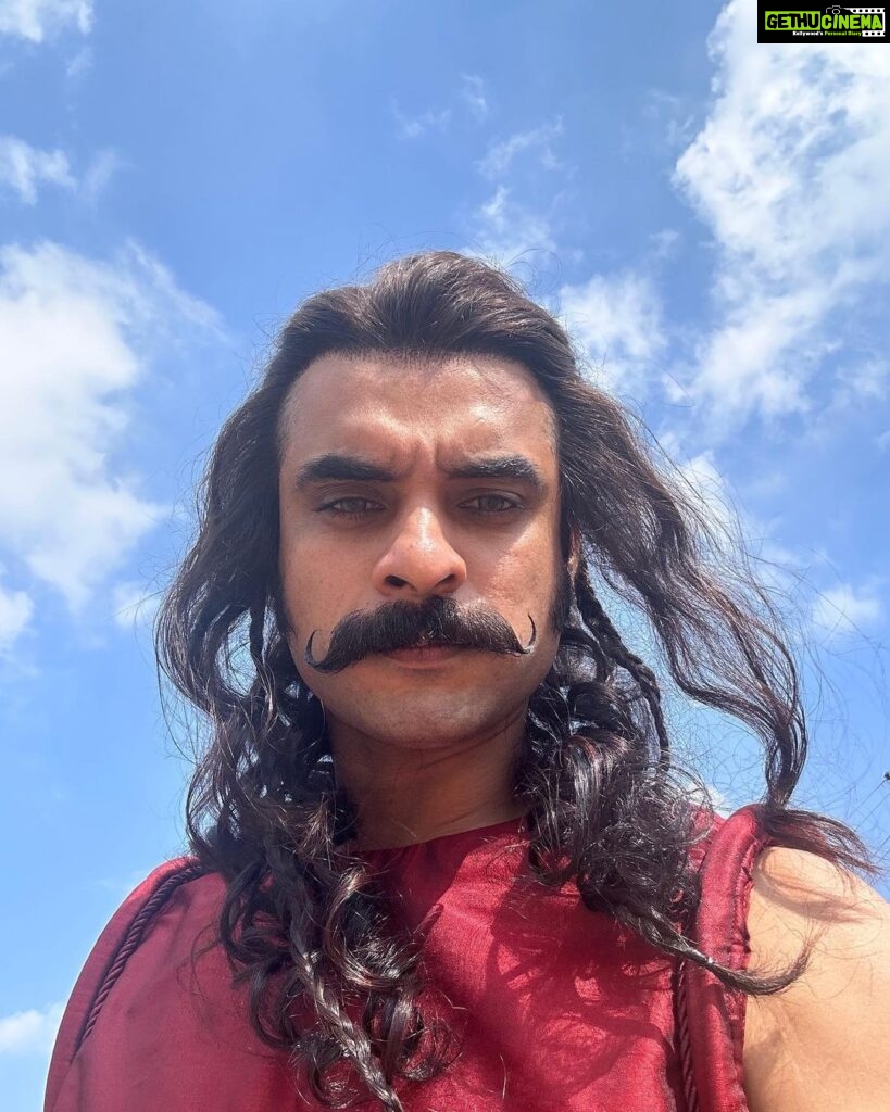Tovino Thomas Instagram - An epic experience concludes. After 110 days of shooting, it's the end of my schedule for Ajayante Randaam Moshanam. @armthemovie "Epic" is surely not an understatement because for starters - it's a period movie genre; but more than that, the experience was indeed larger than life for me. It feels like I'm emerging from an era - transformed for the better. ARM was a story that had got us excited way back in 2017. And as often happens with dreams, it faced delays in taking off in the way it was meant to be. But here I am, signing off after a shoot that was fun, joyful, satisfying, demanding and above all, a continuous learning experience! While I learned a host of new skills from this movie - including Kalarippayatt and Horse riding ,I also had to unlearn and learn many things about acting to embrace newer and better elements. I'm enacting three distinct roles in ARM, so everything was multidimensional for me. And I was surrounded by many dear friends as cast and crew, which made life easier even during the most challenging schedules. I made a lot of memories and new friends, and strengthened many too. Another big takeaway from ARM is Kasargod - the absolute charm it held. Months of living here eased through the support of the people and many smiles that have become familiar now. Thank you Kasargod for being a home. Bidding goodbye to the wonderful place and the amazing team - but I'll be back. The movie looks amazing, which means it's a waiting phase from now to see how you all enjoy it in theatres. Wishing the best to everyone. It's a dream. Hoping it becomes real. Lots of love, Tovi @armthemovie @jithin_laal @ibasiljoseph @jomontjohn @sujithnambiar80 @shameer__muhammed @deepupradeep_ @dhibuninanthomas @dipil_dev @shaneemz @sreelalmanohar @sharathknair @sreejith_balagopalan @alan_p_john @aravind_sg @_fayas_jahan_ @bharathgopinadhan @nithin_19nair @daas_koko @sreebaln @dopsudev @anish.ravindran.73