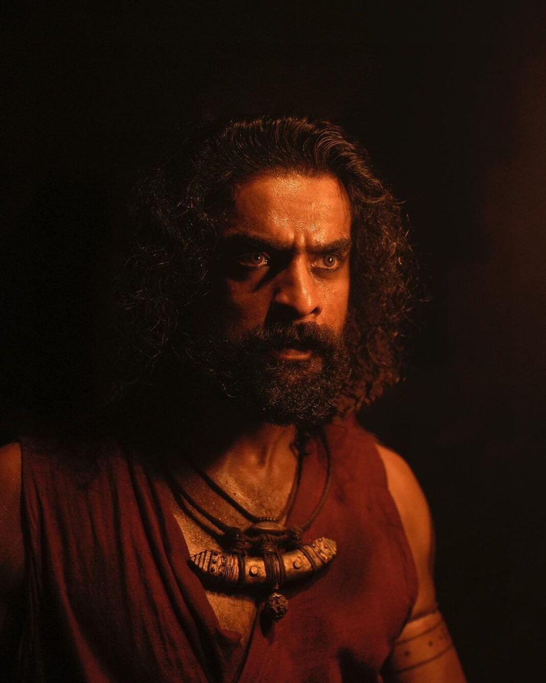 Tovino Thomas Instagram - An epic experience concludes. After 110 days of shooting, it's the end of my schedule for Ajayante Randaam Moshanam. @armthemovie 
