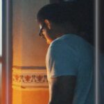 Tovino Thomas Instagram - നാളെ ജന്മദിനം ആഘോഷിക്കുന്ന പ്രിയപ്പെട്ട ബഷീറിനും ടോവിനോ തോമസിനും ജന്മദിനാശംസകൾ.✨ Happy Birthday Basheer & Tovino Thomas 💙💙🎉 #NeelavelichamMovie #TovinoThomas #VaikomMuhammadBasheer #OPMCinemas
