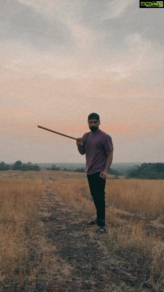 Tovino Thomas Instagram - The beautiful thing about learning is that nobody can take it away from you. @armthemovie @vasudevam_ #PantheerichaanVeeshu #kolthaari #kalaripayattu Kasaragod, Kerala, India