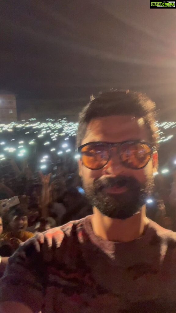 Tovino Thomas Instagram - Thanks for the love Kannur !! Overwhelmed, humbled. #mayyil #kannur #makkahhypermarket inauguration #nadirshow @rjmithun @m.s.nadirshah @neeraj_madhav Mayyil