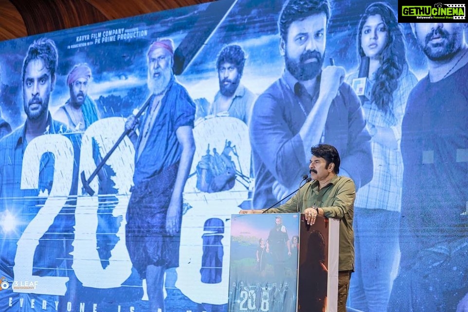 Tovino Thomas Instagram - From yesterday’s teaser launch of 2018, Malikappuram and Chaver. Wishing nothing short of best to everyone involved. ‘2018’ releasing in 2023 !!! Teaser out now 😁 "EVERYONE IS A HERO" @venukunnappilly @iamantojoseph @judeanthanyjoseph @tovinothomas @asifali @kunchacks @actorindrans @vineeth84 @lal_director @narainraam @ajuvarghese @sshivadhaoffcl @koshyvinitha @tanviram @aparna.balamurali @kalaiyarasananbu @sudheesh_actor @akhilarakkal @mohandas_art_director @chaman.chakko @nobinpaul @sameerasaneesh @_vishnugovind @sinat_savier @ronexxavier4103 @gilujoseph #2018 #keralaflood #everyoneisahero #judeanthanyjoseph #venukunnappilly #antojoseph #ckpadmakumar #kavyafilmcompany #pkprimeproductions #tovinothomas #asifali #kunchakoboban #thanviram #kalaiyarasan #shivada #vineethakoshi #vineethsreenivasan #narain#lal #indrans #sudheesh