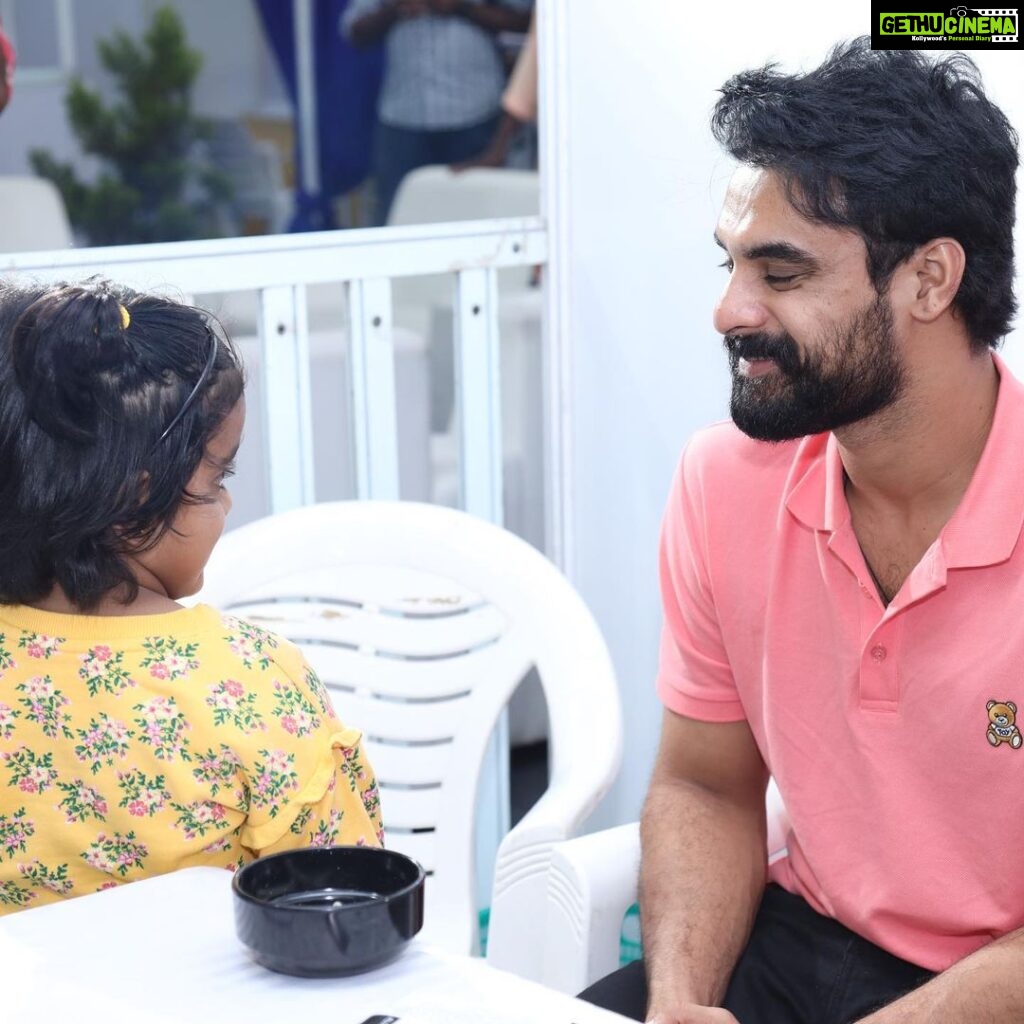 Tovino Thomas Instagram - Vazhak heating up IFFK! 😀 Thanks to everyone for the overwhelming response to Vazhak. I was able to attend the premiere at IFFK and also spend some really quality time with the Q&A session with a packed audience! Truly moving experience. Cheers to the whole team for the wonderful reception to the movie. We were told that many delegates could not watch the show because of the rush; hoping that gets sorted and everyone gets their chance with Vazhak. Thanks & love.