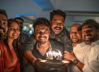 Tovino Thomas Instagram - 🥰 #2018movie #successcelebration #team2018 #thankingeveryone #sharingourhappinesswiththeworld #haveapieceofcake 📸 @neeleshek