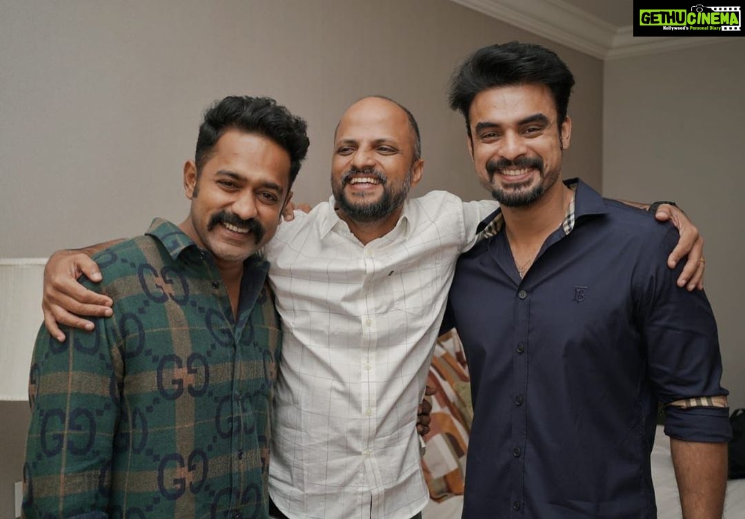 Tovino Thomas Instagram - #happinessunlimited #2018 #thetruekeralastory Taj Lands End, Mumbai