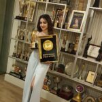 Trisha Instagram - Thank you for the honour,appreciation and love🏆🏅 @behindwoodsofficial @jfwdigital Mani sir,Thank you for #kundavai and #ps 👑🧿