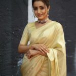 Trisha Instagram - 😇🎬🧿 #thalapathy67 Wearing @dakshinam_sarees Jewellery @grtjewellers Styled by @ekalakhani @malinikarthikeyan @team___e Hair @rohini_hairstylist Makeup @uspawar3 Shot by @thestoryteller_india