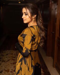 Trisha Instagram - 🧸
Wearing @ampmfashions 
Jewellery @mykreshya 
Shoes @charleskeithofficial 

Styled by @malinikarthikeyan @team___e 
Hair @rohini_hairstylist 
Makeup @uspawar3 
Shot by @thestoryteller_india 

@lyca_productions 
#Raangi #TrishaKrishnan #Trisha