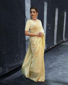 Trisha Instagram - 😇🎬🧿
#thalapathy67 
Wearing @dakshinam_sarees 
Jewellery @grtjewellers 

Styled by @ekalakhani @malinikarthikeyan @team___e 
Hair @rohini_hairstylist 
Makeup @uspawar3 
Shot by @thestoryteller_india