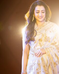 Trisha Instagram - Feelin a lil luminous off late👑🌟 

📸 @arunprasath_photography